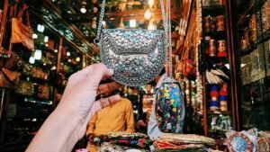 merchant-175717-5d56a12571e87